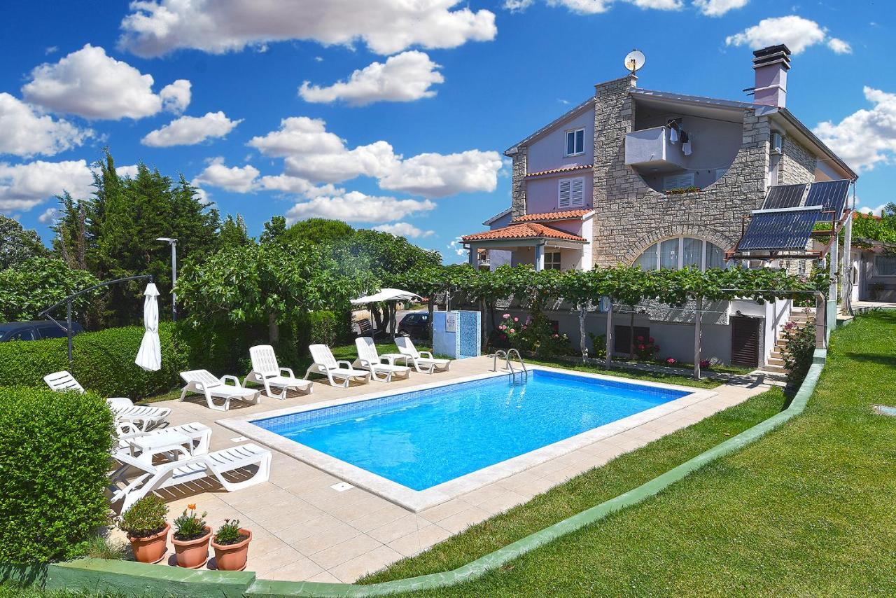 Double Room With Pool 2261 Medulin Zewnętrze zdjęcie